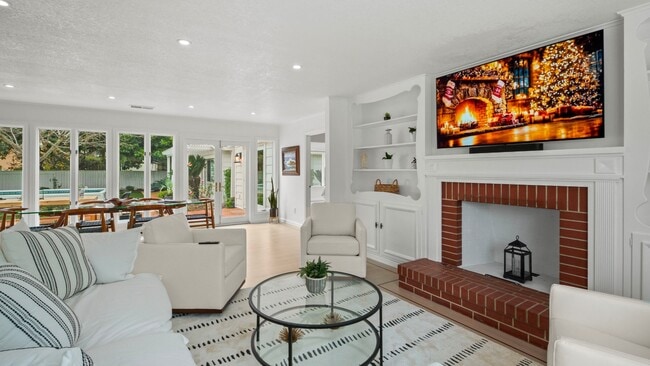 Building Photo - 1819 Cedar St