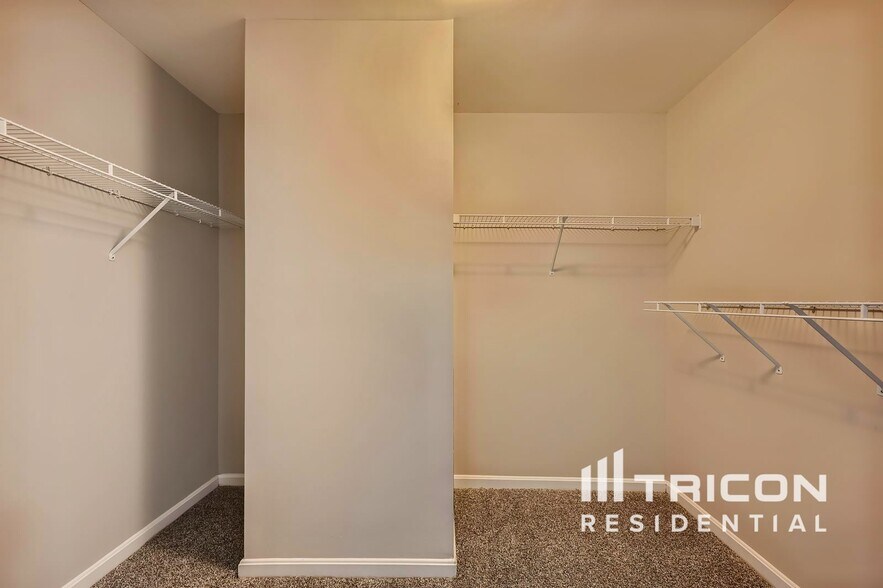 Building Photo - 8015 Apple Valley Dr