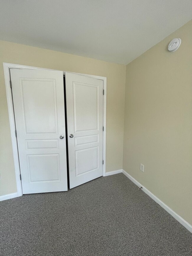 Building Photo - 15-1512 Dukes