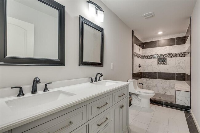 Building Photo - 2575 Barrylynn Dr