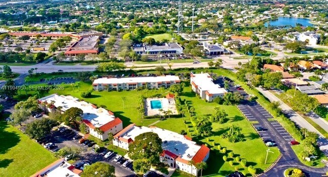 Building Photo - 7435 Woodmont Terrace