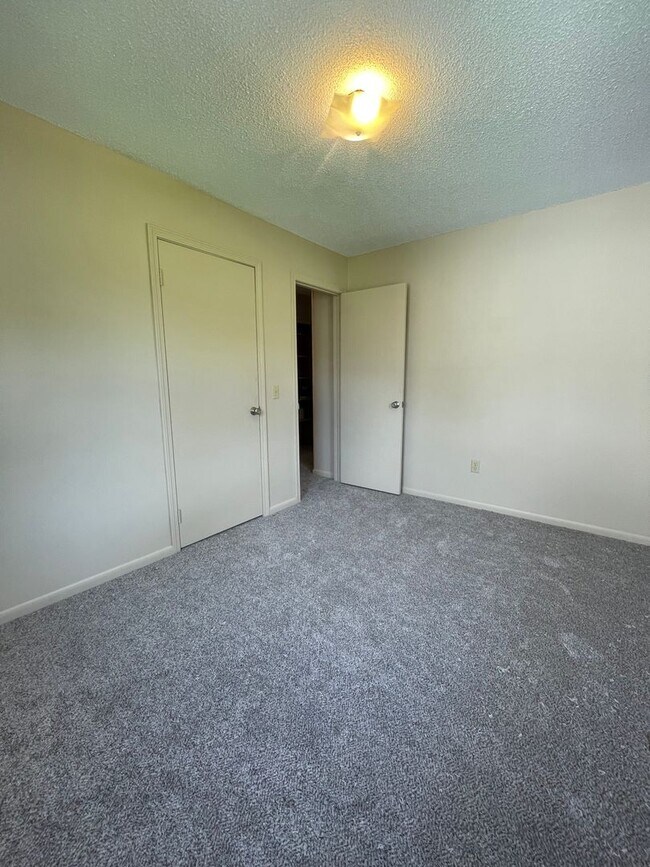 Building Photo - 302 W Neosho St