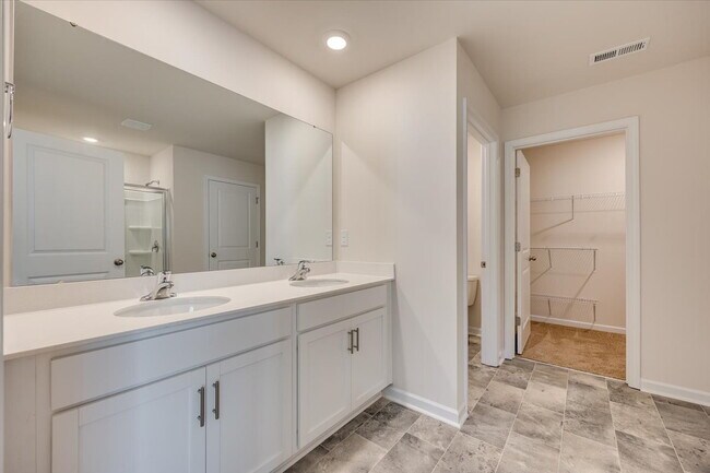 Building Photo - 587 King Clover Ln