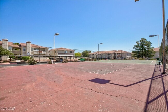 Building Photo - 7300 W Pirates Cove Rd