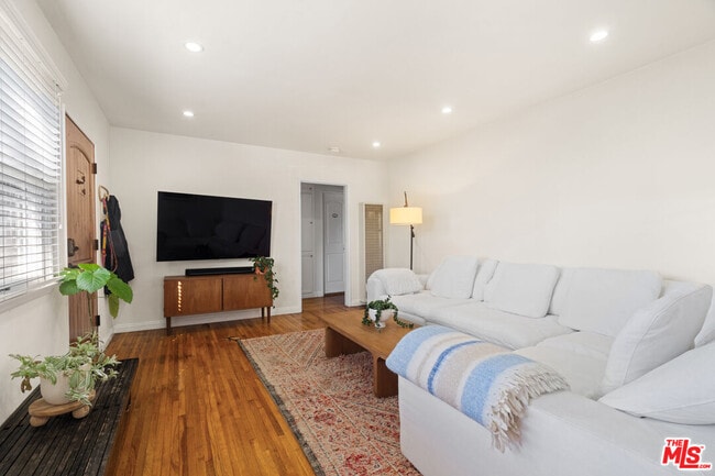 Building Photo - 3972 Keeshen Dr