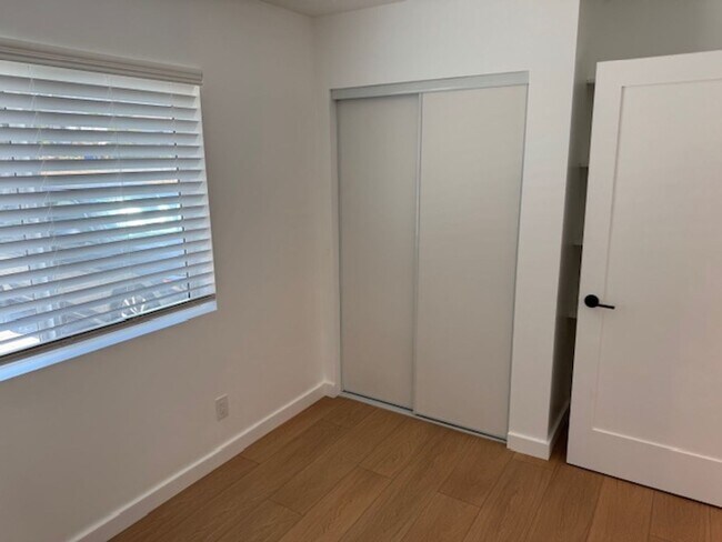 Building Photo - 5300 Glasgow Ct