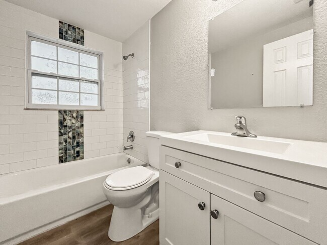 Building Photo - Coastal Waterfront Living in Apollo Beach – 3 Bed | 2 Bath