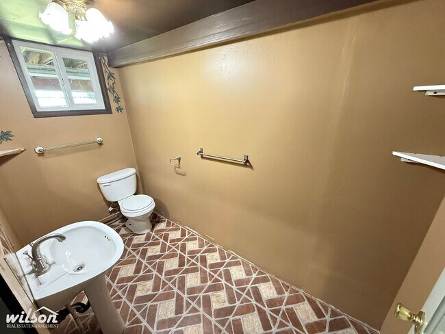 Building Photo - Large 3bd/1.5ba House in Selah, WA with a Large Backyard!