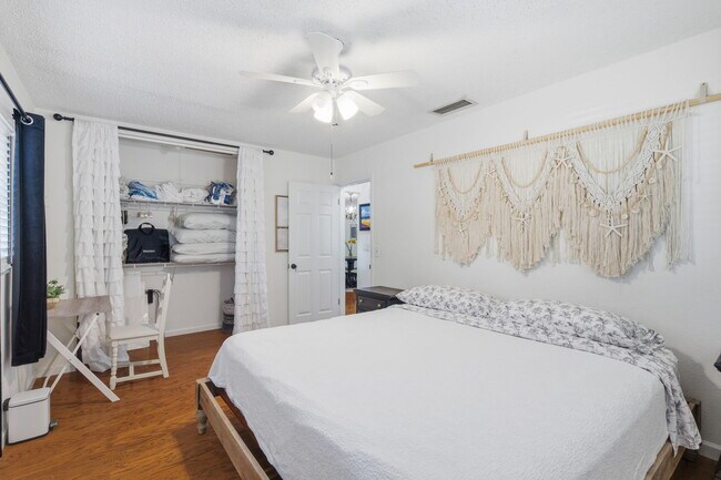 Building Photo - 2039 Pine Ridge Dr