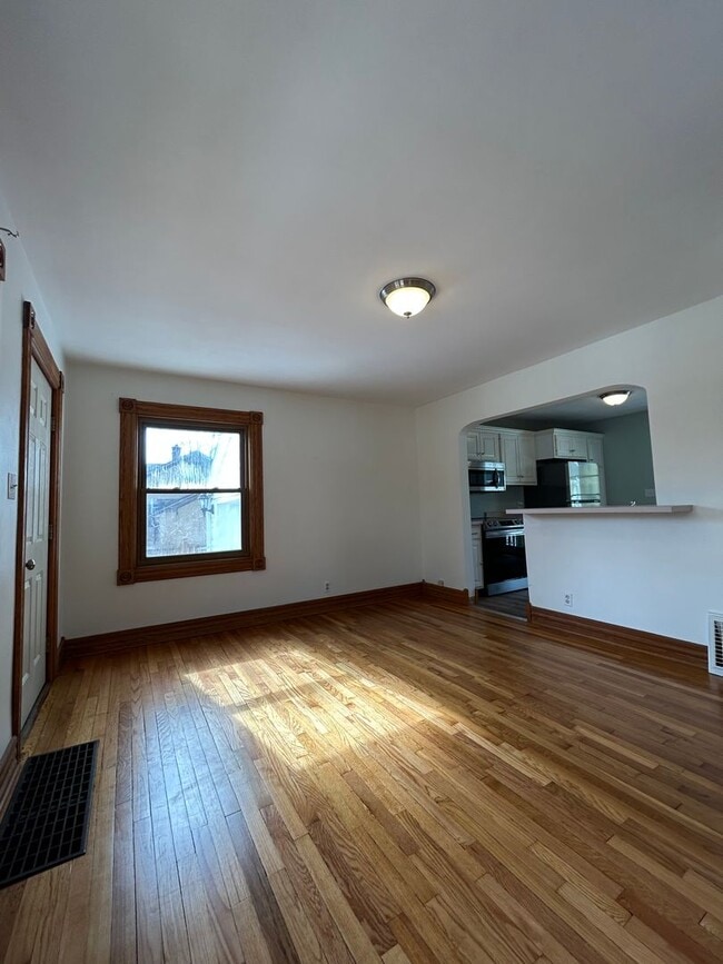 Building Photo - Beautiful 2 Bedroom 2 Bathroom House