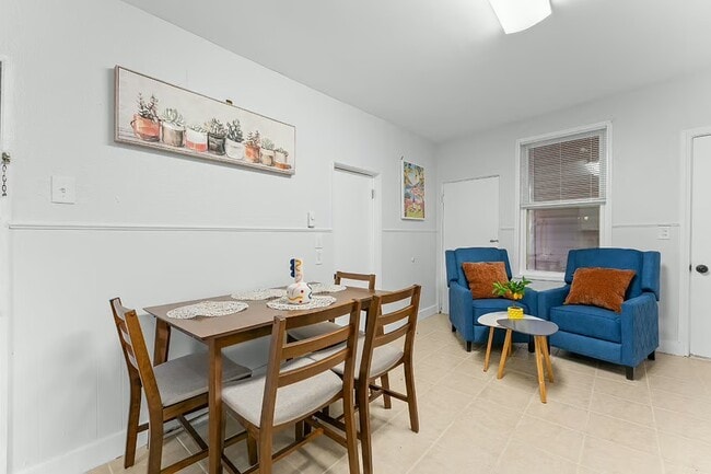 Building Photo - 8 Everett St