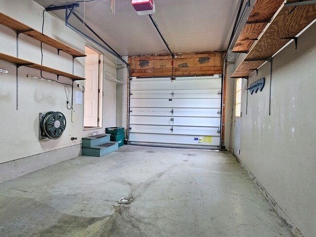 Building Photo - 88 Robinhill Dr