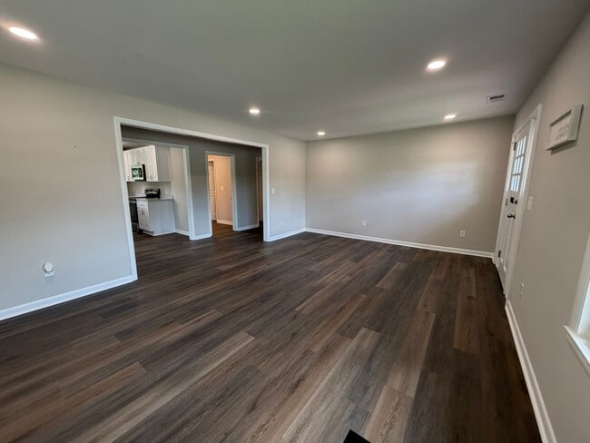Building Photo - 228 College Dr