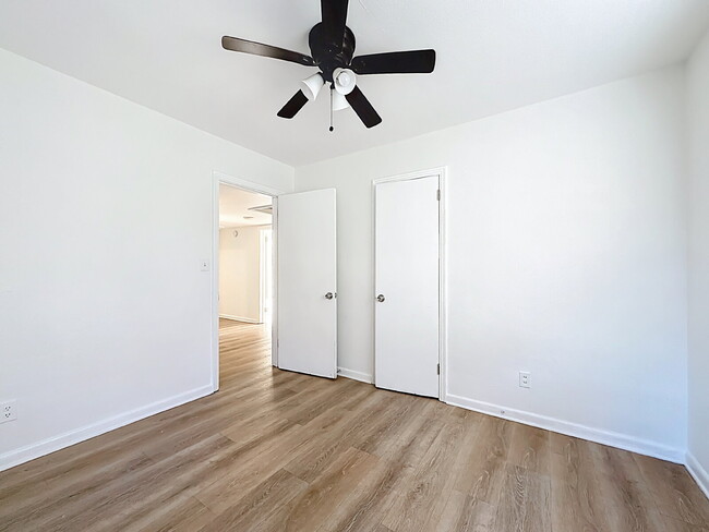 Building Photo - 5330 Quan Dr