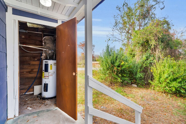 Building Photo - 1226 Cedar St