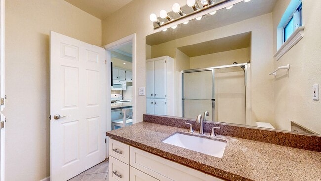 Building Photo - 1133 Edwards St