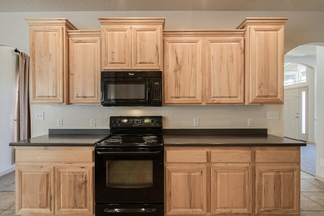 Building Photo - 4 Bedroom in The Knolls at Little Valley