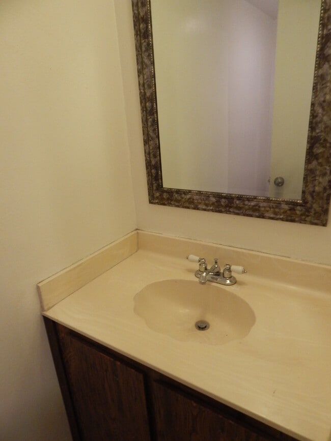 Building Photo - Beautiful Jurupa Hills Condo - 3 Bedroom