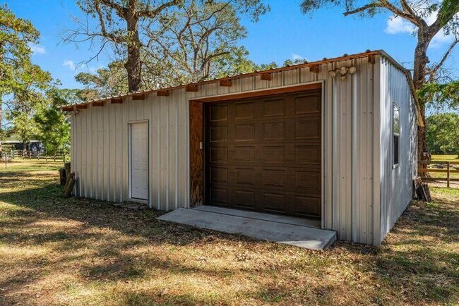 Building Photo - Country Living Rental on 26+ Acres!