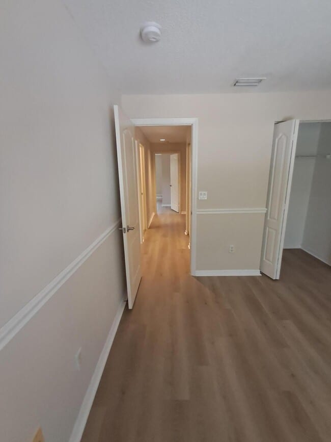 Building Photo - 265 River Bluff Ln