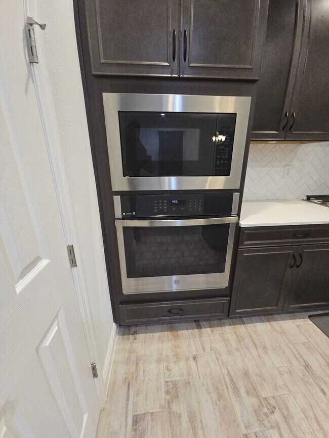 Building Photo - 3/2 Home in Lithia ****MOVE-IN SPECIAL, $500 OFF 2ND MONTHS RENT!!****