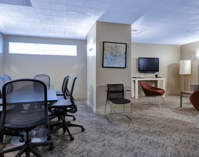 Building Photo - Incredible 1Bd/1Ba Fully Furnished Condo in the Pearl!!!! Corner Unit with Spectacular Views & Ga...