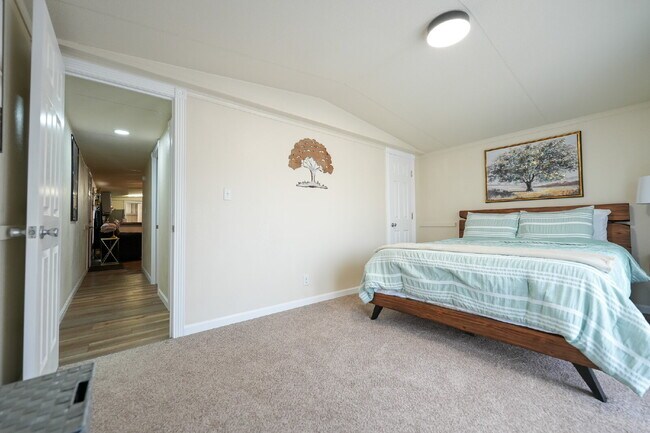 Building Photo - Modern Furnished 2 Bed/2 Bath Home • Laundry • Internet Included