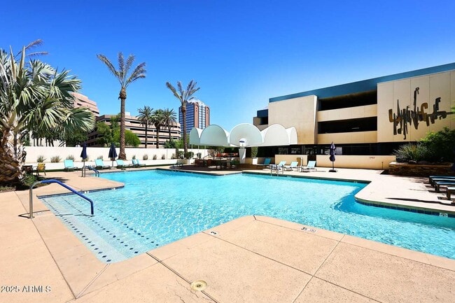 Building Photo - 207 W Clarendon Ave