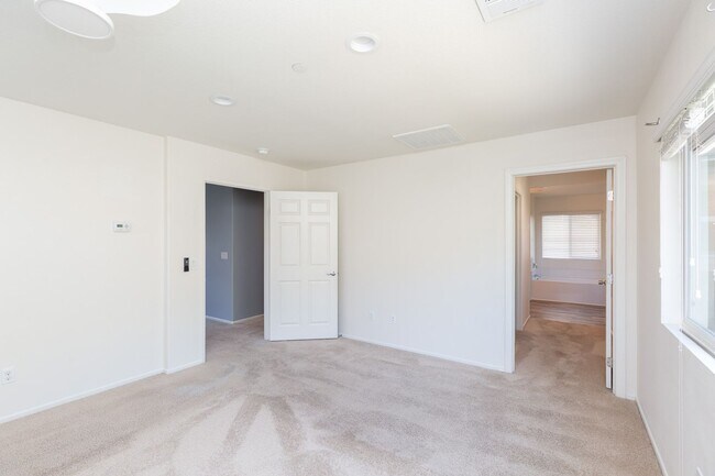 Building Photo - 4 Bed, 3 Bath - Fallbrook Single Family Home