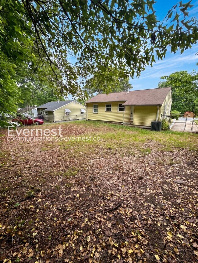 Building Photo - 1242 Addison Ave