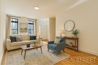 Building Photo - Charming 2 Bed 1.5 Bath Upper Duplex in Bushwick with Garden