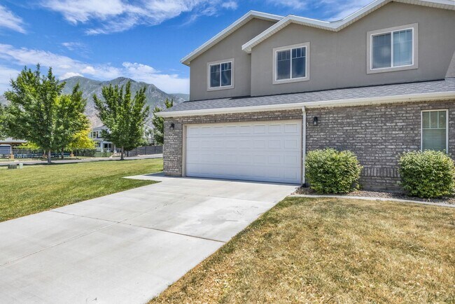 Building Photo - 4 Bedroom 3 Bathroom Home in Springville!