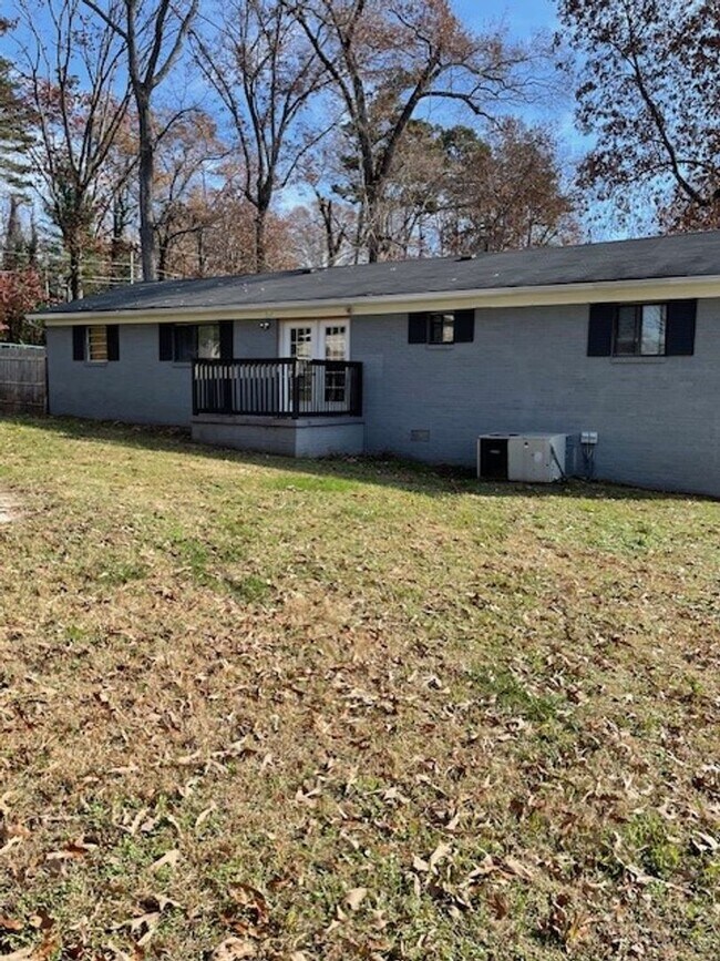 Building Photo - SINGLE FAMILY HOME