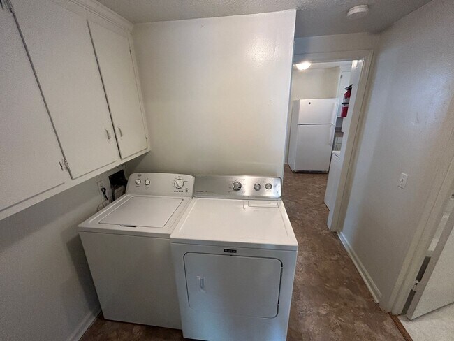 Building Photo - Spacious 4 Bedroom Trinity Park Home - Near Duke and Downtown Durham