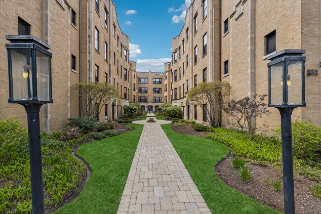 Building Photo - 832 Michigan Ave