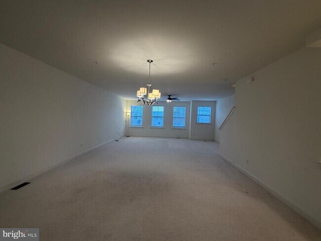 Building Photo - 105 Larrabee Wy