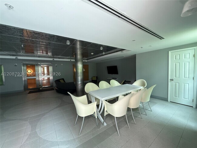 Building Photo - 110 Washington 2614