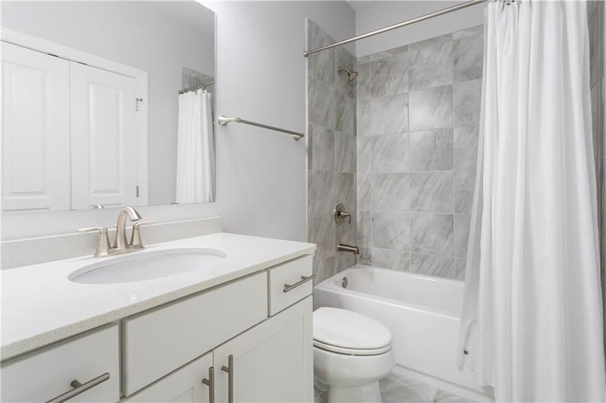 Building Photo - 330 La Perla Dr