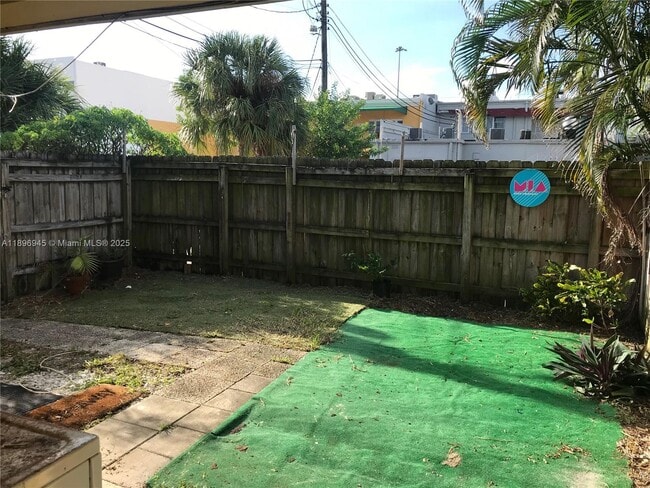 Building Photo - 2724 NE 32nd St