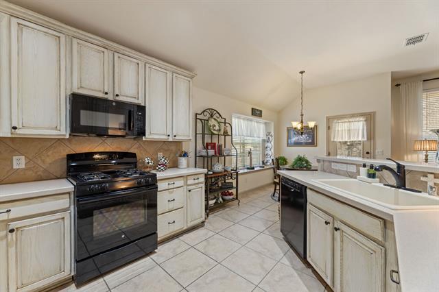 Building Photo - 1312 Quaker Dr