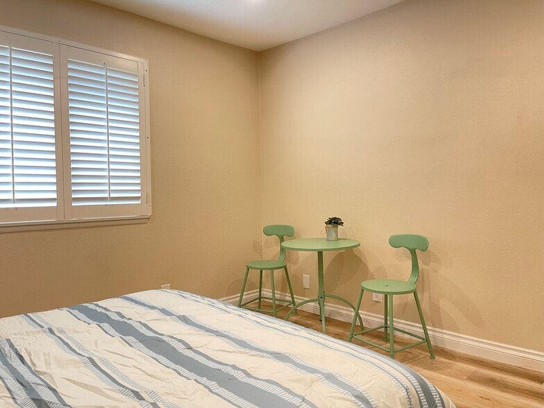 Building Photo - 12899 Rain Shadow Rd