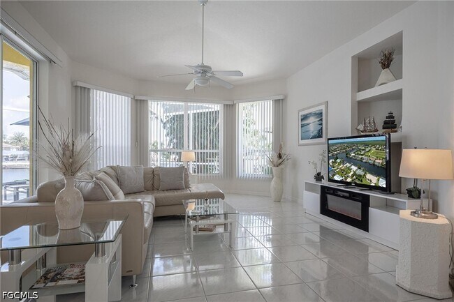 Building Photo - 4412 SW 26th Ave