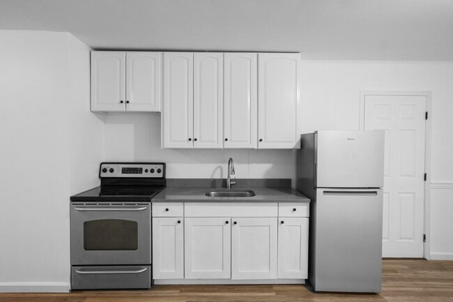 Building Photo - 533 White Rd