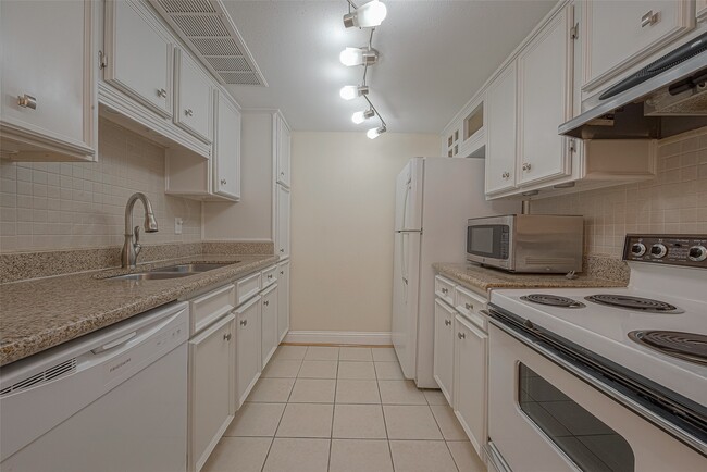 Building Photo - 2350 Bering Dr