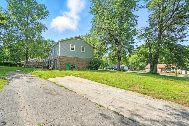 Building Photo - 701 Gaywood Dr
