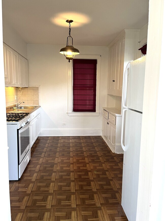 Eat in Kitchen - 403 School St