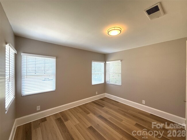 Building Photo - 833 Mohigan St