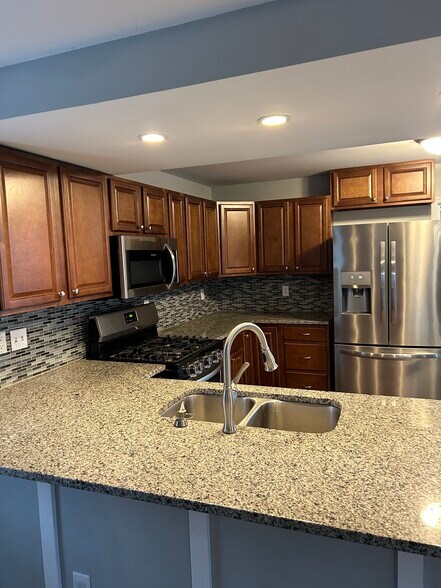 newly remodeled kitchen and appliances - 310 K St