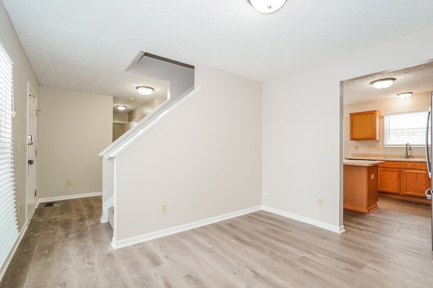 Building Photo - 2775 Southfield Village Dr