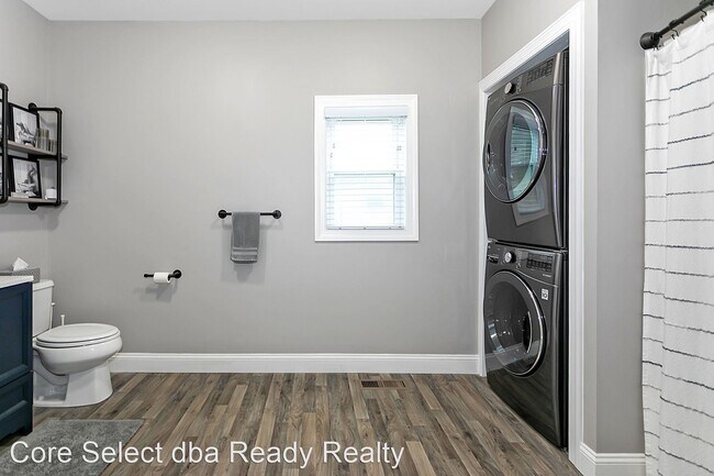 Building Photo - 3 br, 2 bath House - 349 S Chillicothe St